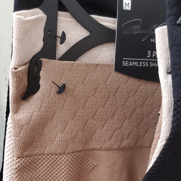 NWT MARILYN MONROE 3PK Seamless Shaping Shorts; S, M, L, & XL Size;$35 each - Picture 14 of 14